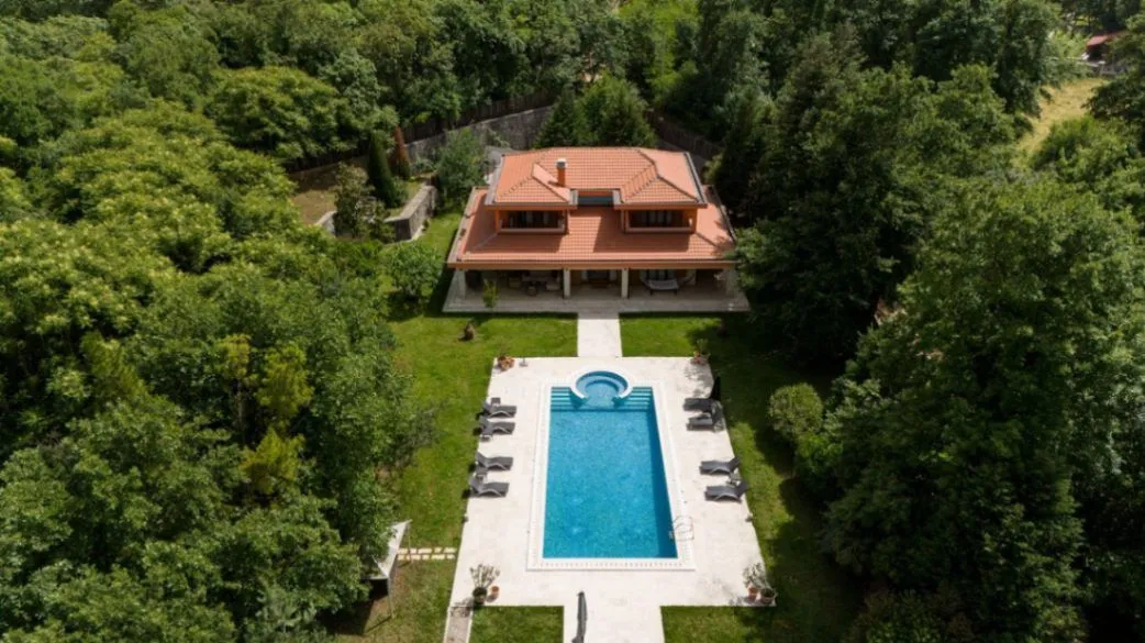Izdavanje, kuća, 400m², Klikovače, Danilovgrad