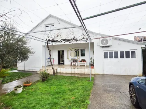 Sale, house, 115m², Tološi, Podgorica - image 1