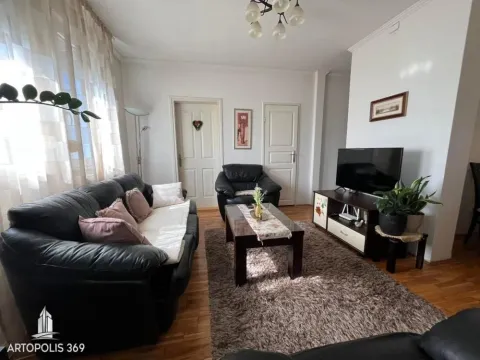 Prodaja, trosoban stan, 75m², Konjarnik, Voždovac Sve Podlokacije - image 1