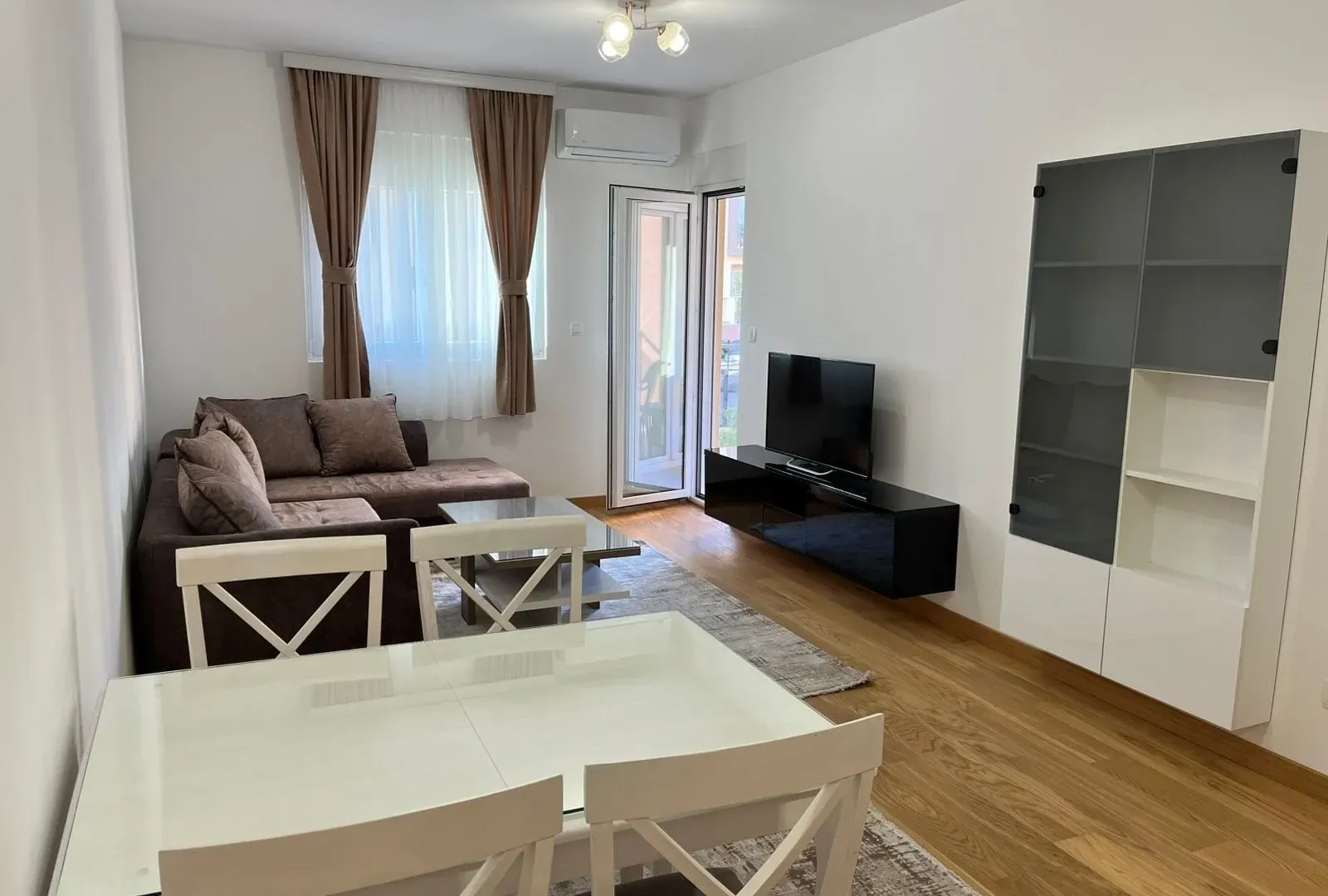 Izdavanje, jednosoban stan, 48m², New City, Podgorica
