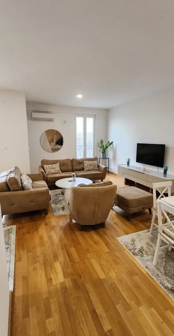 Prodaja, četvorosoban stan, 160m², Stari Aerodrom, Podgorica