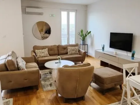 Prodaja, četvorosoban stan, 160m², Stari Aerodrom, Podgorica - image 20