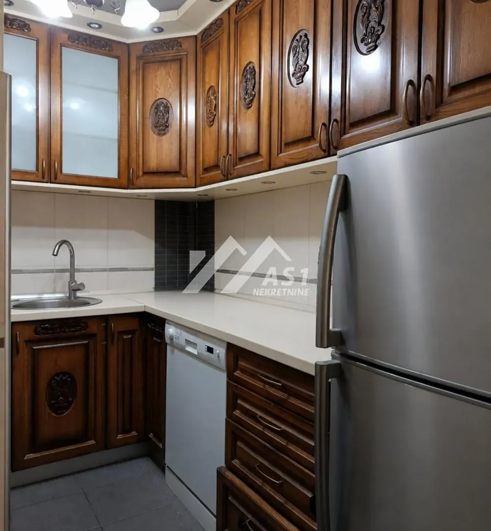 Izdavanje, trosoban stan, 73m², Centar, Novi Sad