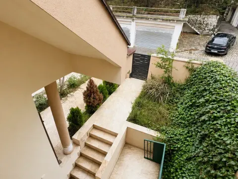 Rent, house, 400m², Gorica C, Podgorica - image 11