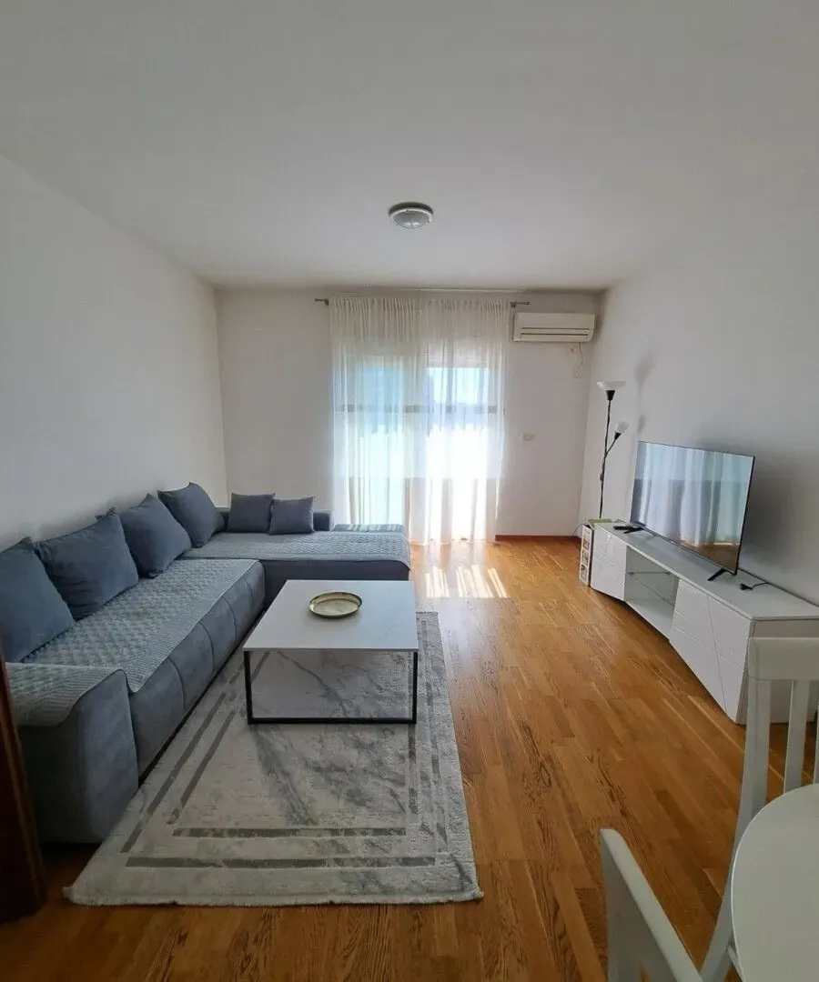 Izdavanje, jednosoban stan, 53m², City Kvart, Podgorica