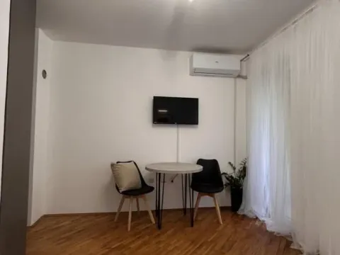 Izdavanje, garsonjera, 22m², Centar, Novi Sad - image 8