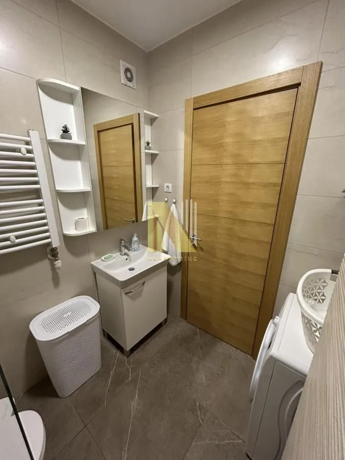 Izdavanje, jednosoban stan, 42m², Bulevar Evrope, Novi Sad Sve Podlokacije