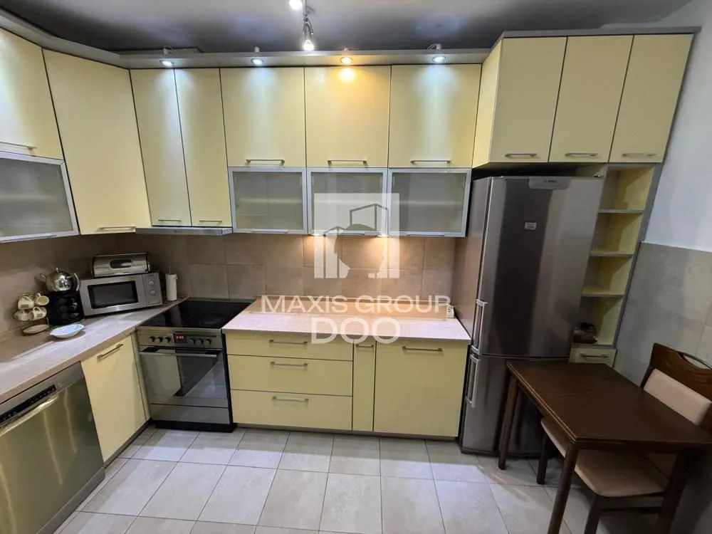 Izdavanje, trosoban stan, 81m², Čubura, Beograd
