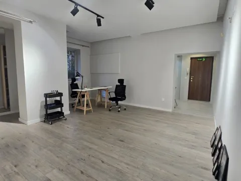 Izdavanje, poslovni prostor, 55m², Centar, Podgorica - image 3