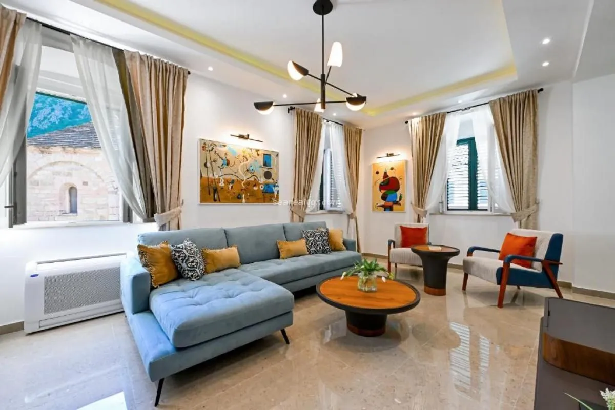 Prodaja, trosoban stan, 90m², Grad, Kotor