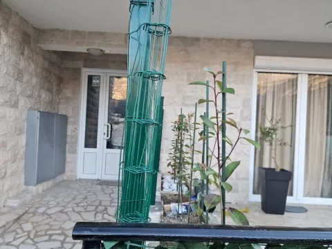 Rent, one bedroom apartment, 60m², Budva, Crna Gora - image 12