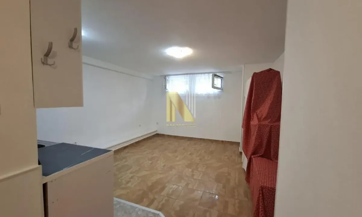 Prodaja, garsonjera, 28m², Socijalno, Novi Sad Sve Podlokacije