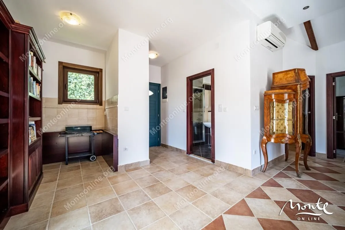 Prodaja, dvosoban stan, 92m², Kostanjica, Kotor