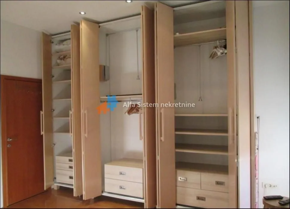 Izdavanje, dvosoban stan, 85m², Vračar Centar, Vračar Sve Podlokacije