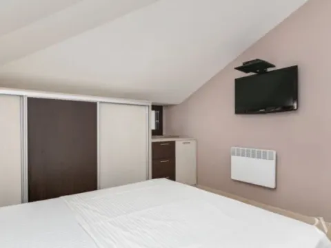 Izdavanje, jednosoban stan, 30m², Dobrota, Kotor - image 7