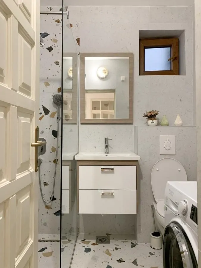 Izdavanje, kuća, 100m², Gorica C, Podgorica
