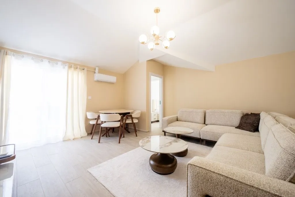Rent, three bedroom apartment, 115m², Bečići, Budva