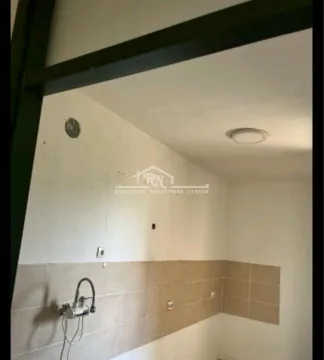 Small kitchen in its original condition with wall tiles and a faucet. - image 12
