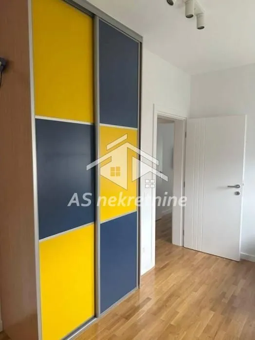 Izdavanje, četvorosoban stan, 105m², Fon (Fon - Bilećka), Voždovac Sve Podlokacije