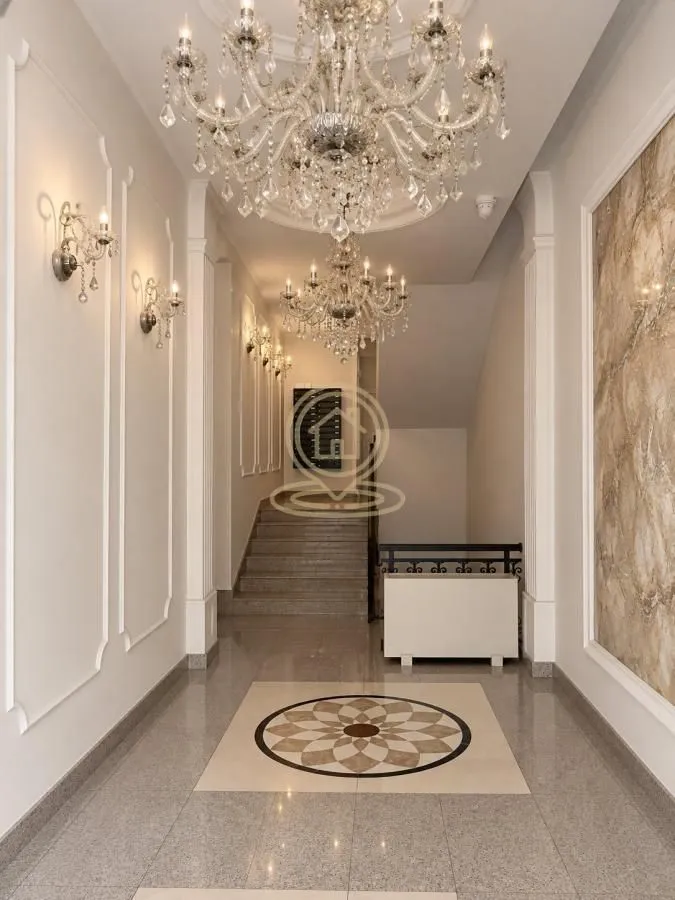 Izdavanje, trosoban stan, 64m², Centar, Novi Sad