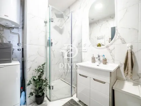 Sale, two bedroom apartment, 57m², Južni Bulevar, Vračar Sve Podlokacije - image 5