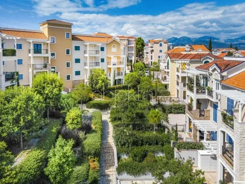 Sale, apartment, 65m², Tivat, Crna Gora - image 2