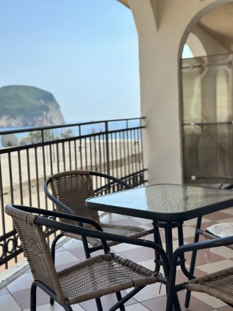Rent, one bedroom apartment, 50m², Buljarica, Budva