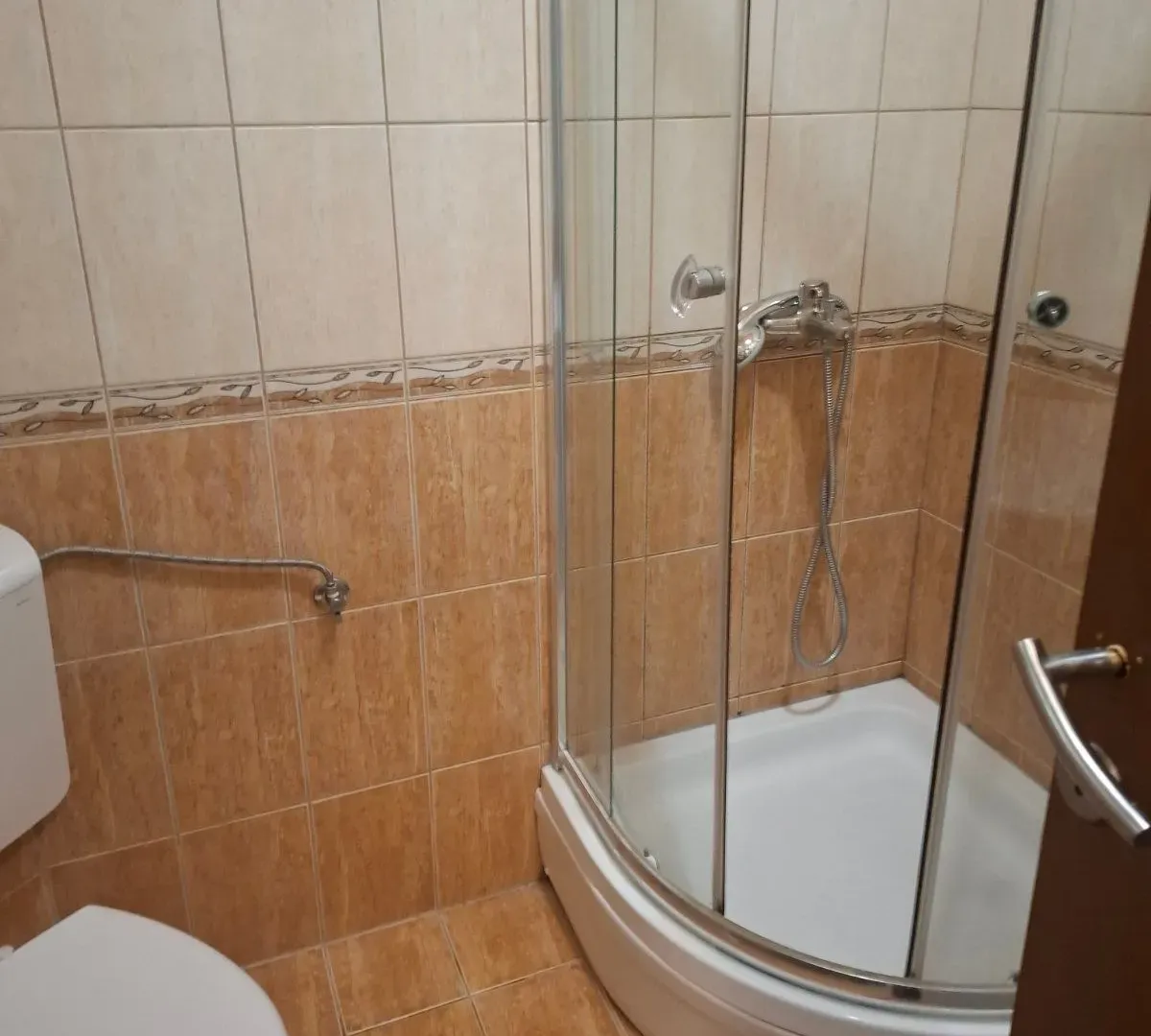 Izdavanje, jednosoban stan, 33m², Škaljari, Kotor