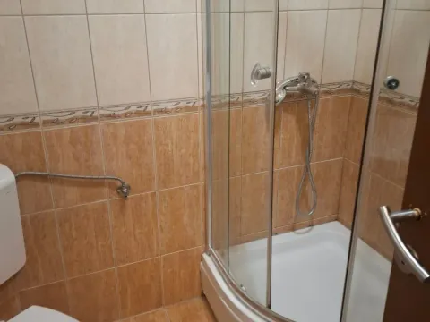 Izdavanje, jednosoban stan, 33m², Škaljari, Kotor - image 3