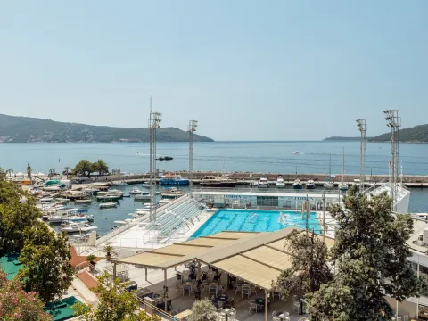 Prodaja, trosoban stan, 244m², Centar, Herceg Novi