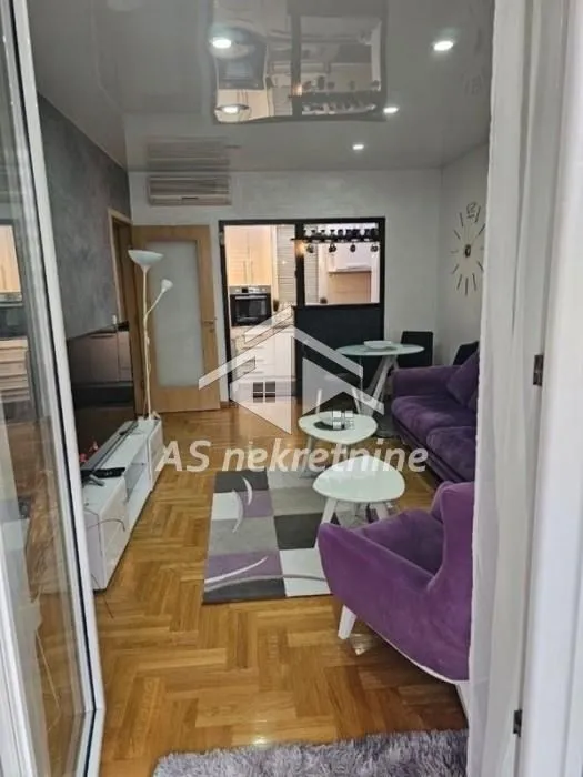 Izdavanje, četvorosoban stan, 96m², Vračar Sve Podlokacije, Beograd