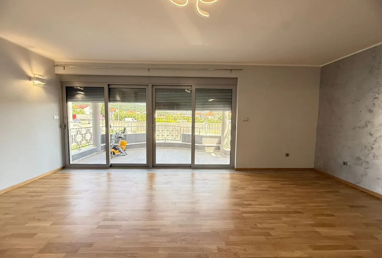Rent, house, 320m², Podgorica, Crna Gora