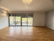 Izdavanje, kuća, 320m², Podgorica, Crna Gora - image 13