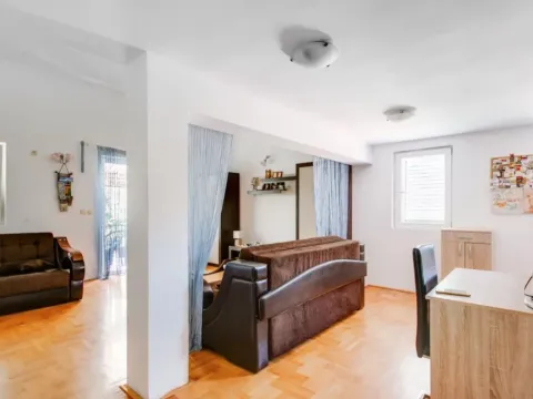 Sale, two bedroom apartment, 82m², Budva, Crna Gora - image 10