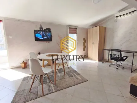 Izdavanje, garsonjera, 40m², Stari Aerodrom, Podgorica - image 5