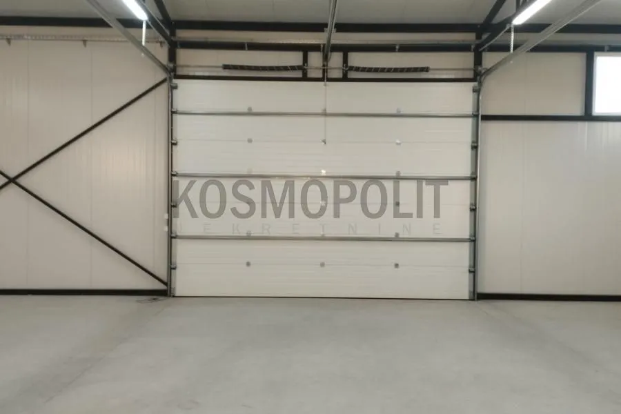 Izdavanje, poslovni prostor, 200m², Batajnica, Beograd