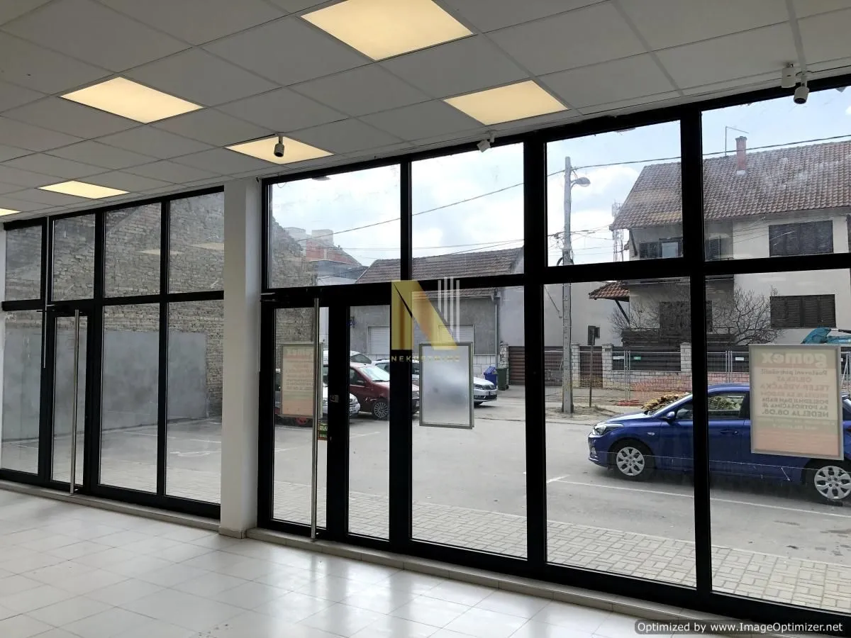 Rent, office space, 331m², Bulevar patrijarha Pavla, Novi Sad Sve Podlokacije