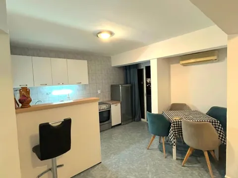 Izdavanje, dvosoban stan, 64m², Centar, Bar - image 2