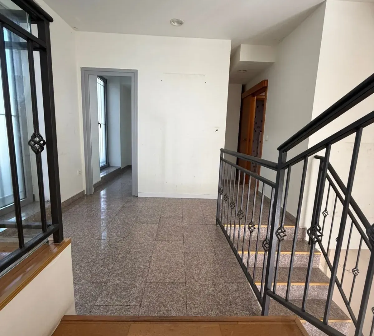 Rent, office space, 145m², Centar, Bar