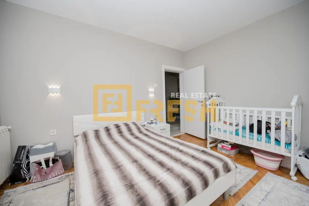 Sale, house, 350m², Vranići, Podgorica