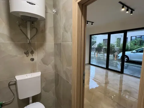 Izdavanje, poslovni prostor, 20m², Zagorič, Podgorica - image 7