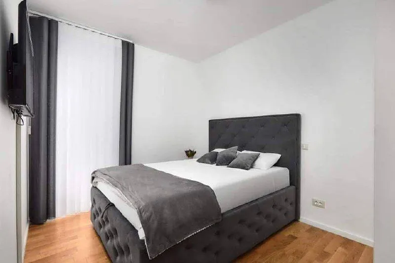 Sale, two bedroom apartment, 74m², Dobrota, Kotor