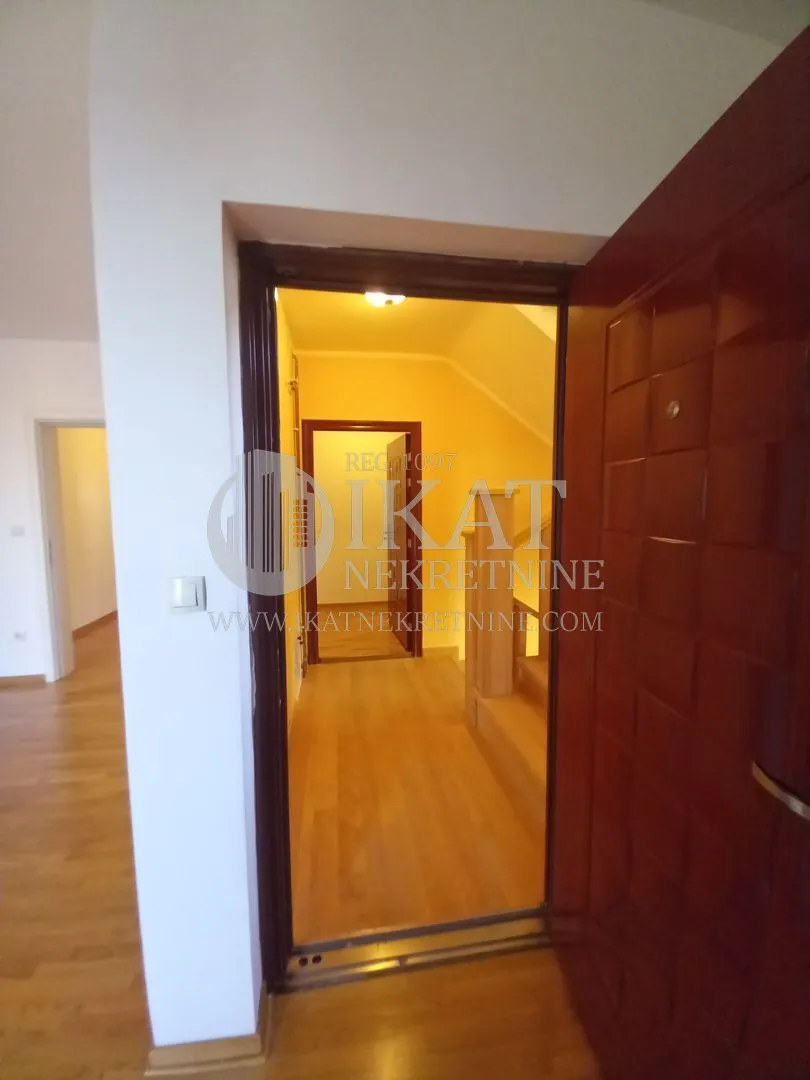 Sale, house, 397m², Petlovo Brdo, Beograd