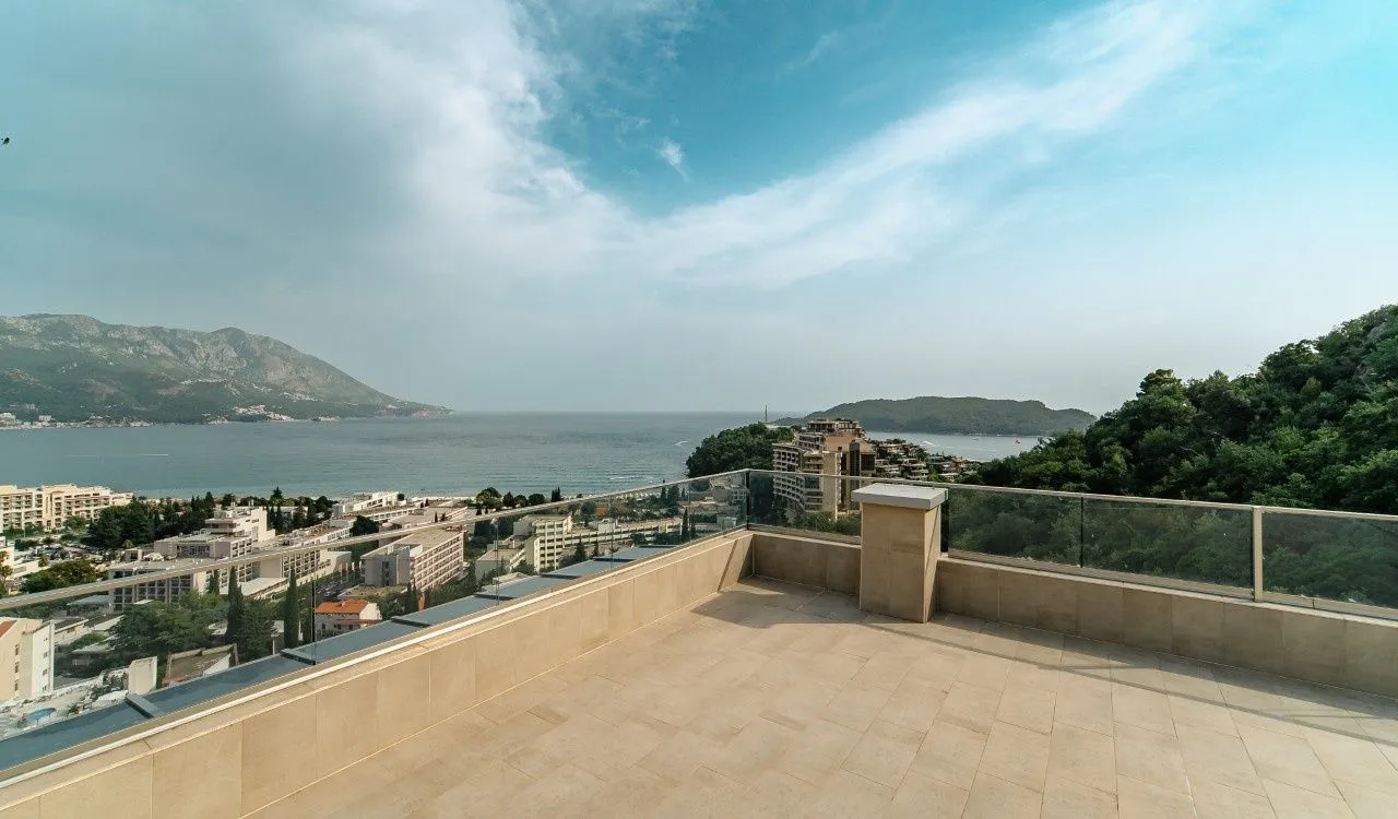 Sale, three bedroom apartment, 233m², Bečići, Budva