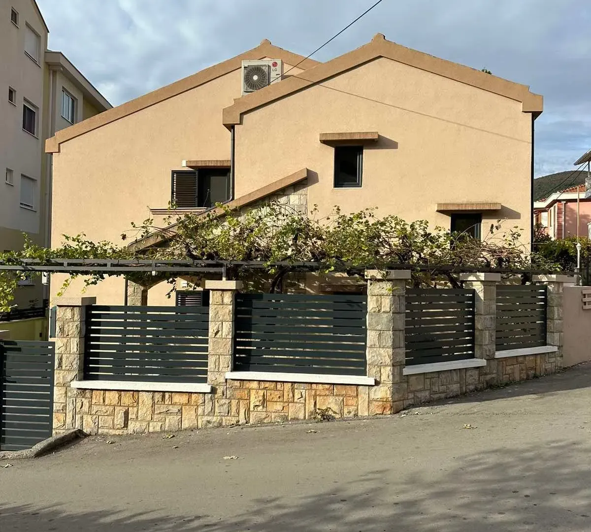 Prodaja, kuća, 230m², Budva, Crna Gora