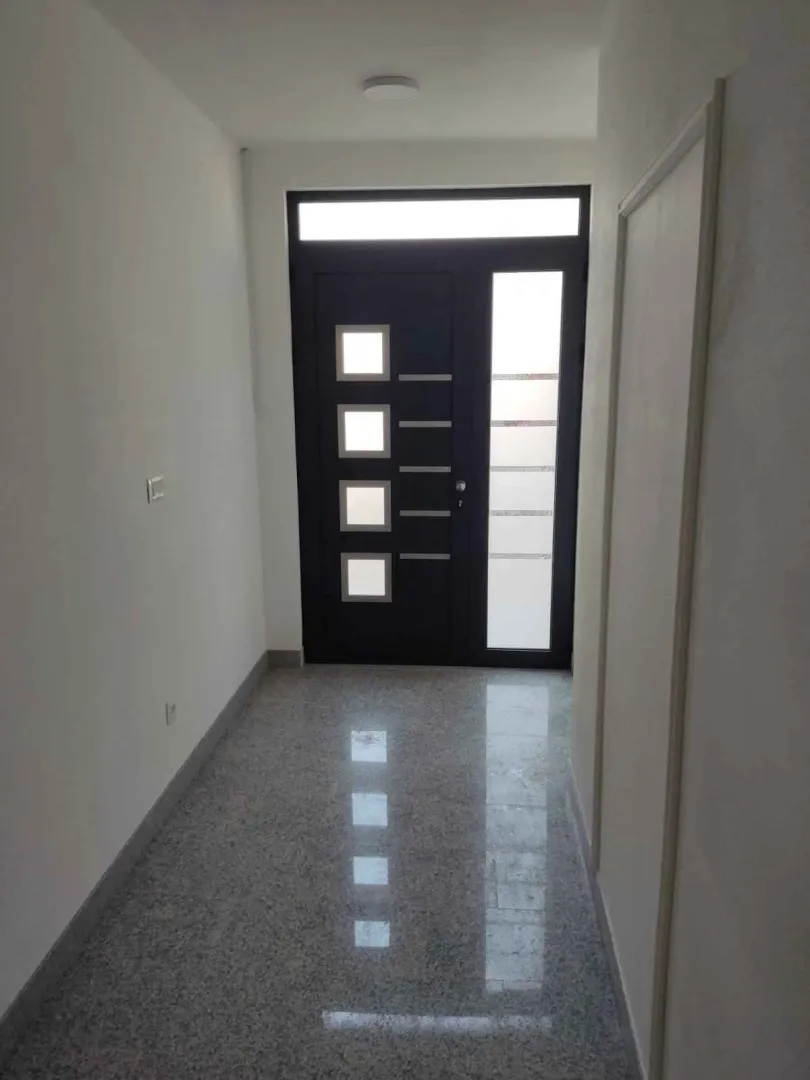 Prodaja, jednosoban stan, 1052m², Dobra Voda, Bar