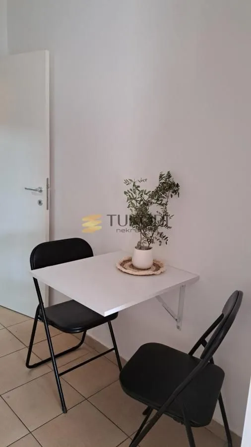 Izdavanje, garsonjera, 21m², Bulevar Evrope, Novi Sad Sve Podlokacije