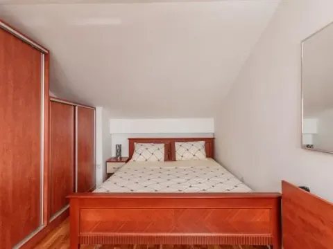 Izdavanje, trosoban stan, 80m², Dobrota, Kotor - image 7