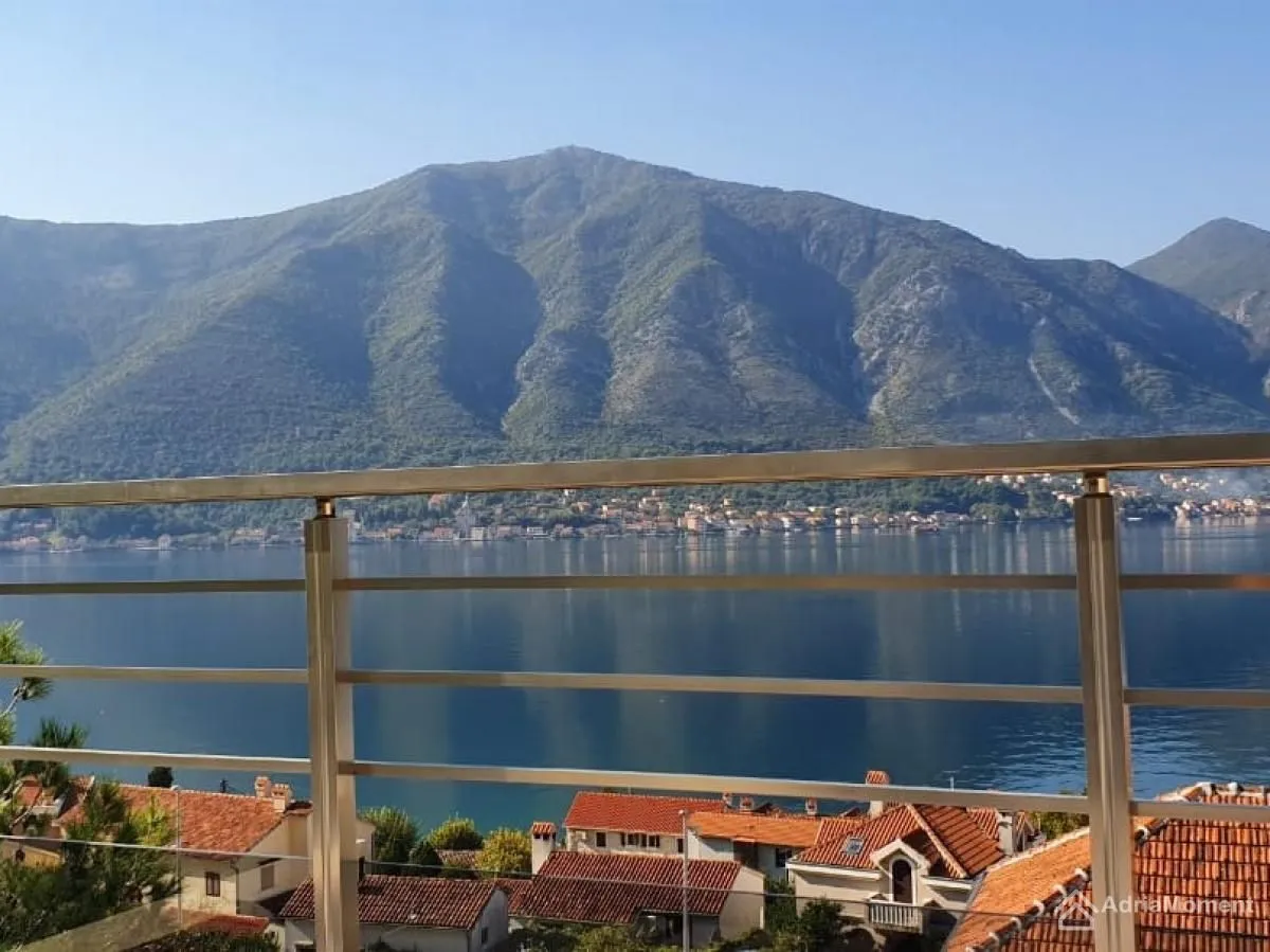 Prodaja, četvorosoban stan, 171m², Dobrota, Kotor