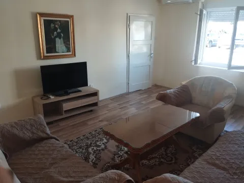 Rent, house, 55m², Stara Varoš, Podgorica - image 2